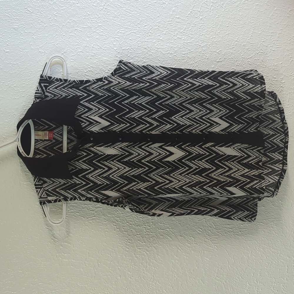 No Boundaries | Women's like new sheer button up blouse size small (3-5)